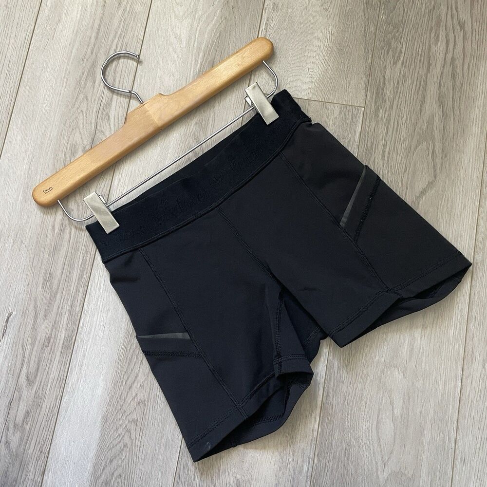 Lululemon Workout Shorts pockets running bike womens Black (size 2) activewear